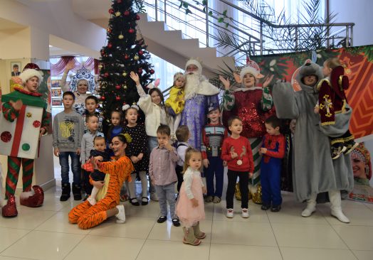 Госансамбль поздравил детей военнослужащих, участвующих в СВО, с наступающим Новым годом