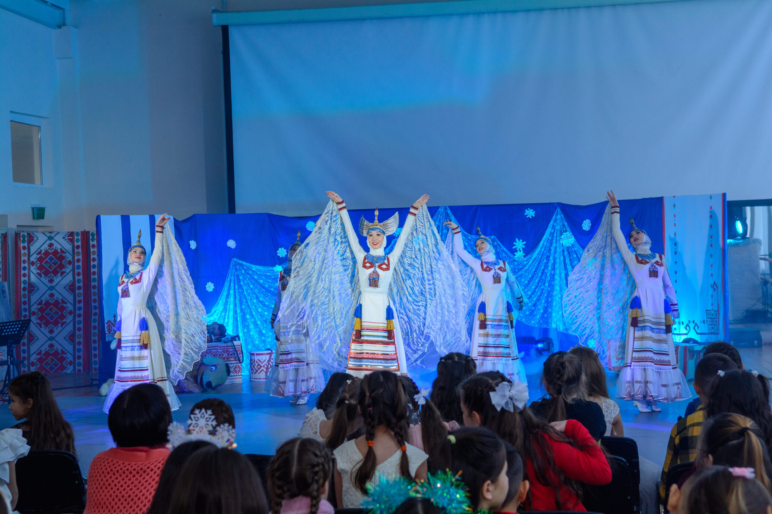 Новогодние представления для детей прошли в Чувашском госансамбле песни и танца