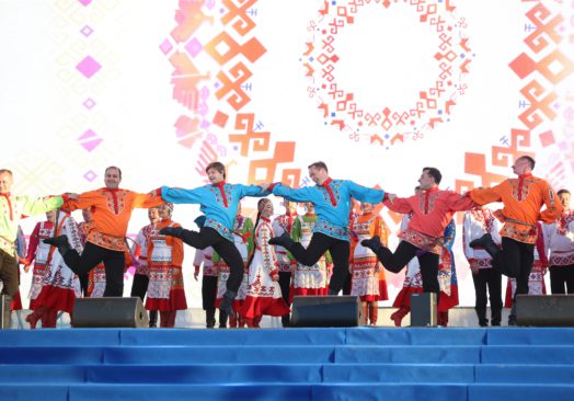 Коллектив Чувашского госансамбля песни и танца поздравляет с Днем России