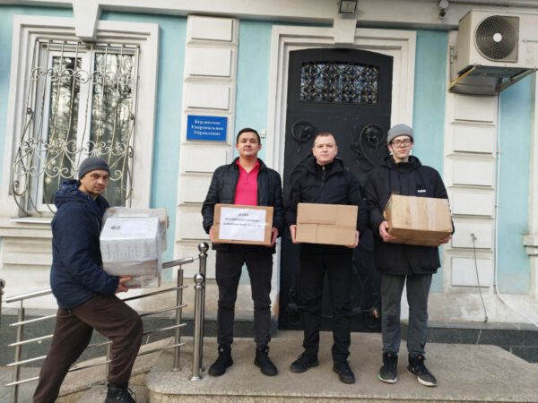 Артисты Чувашского госансамбля песни и танца доставят подарки детям в Бердянск